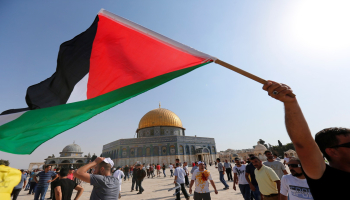 في اليوم العالمي للخدمة العامة.. النضال الشعبي تحيي موظفي القطاع العام الفلسطيني