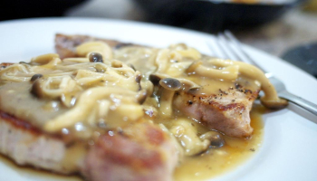 دجاج مع صلصة الفطر